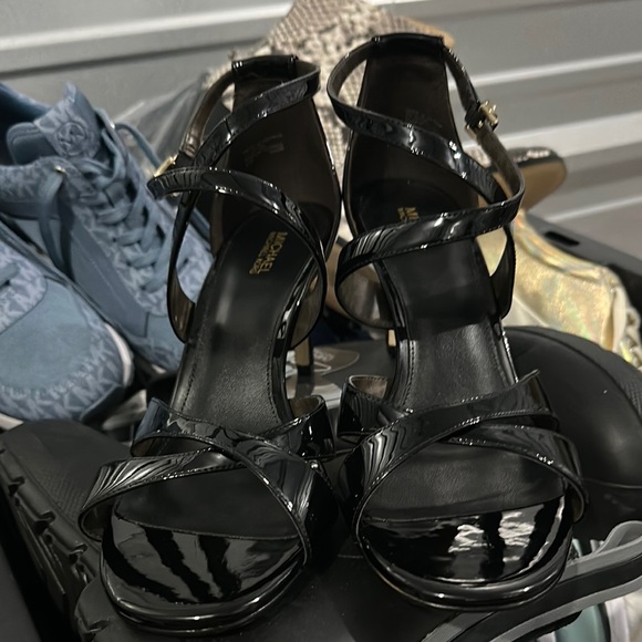 Michael Kors Black Heels Elegant Design - Picture 1 of 3